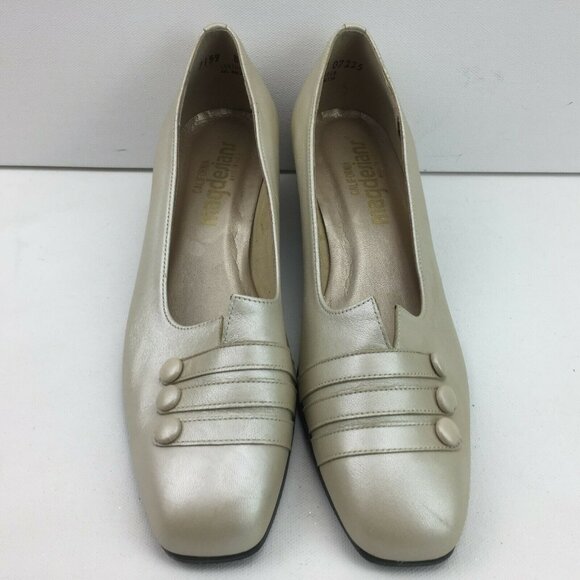 California Magdesians Womens Beige Leather Slip-On Shoes Pumps Heels Size 8.5 - Picture 1 of 12